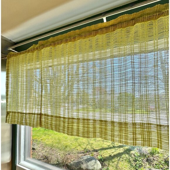 Vintage 70s net curtain, avocado green mesh, short single panel - Picture 1 of 9
